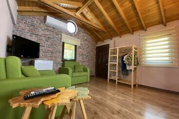 تختخواب و صبحانه Bagban Bozcaada