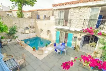 هتل Alacati Asmali Konak