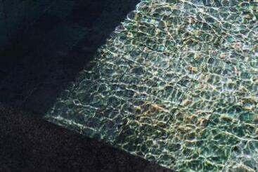 Отель Tw Guaimbe Exclusive Suites