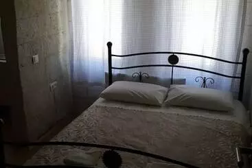 Hotel Whisper Cave House