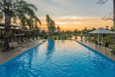 فندق Baan Suan Khun Ta And Golf Resort