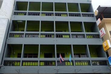 호텔 B&b House & Hostel