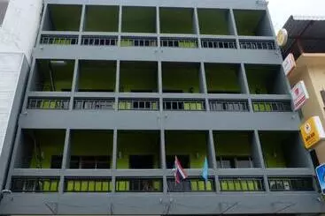 هتل B&b House & Hostel