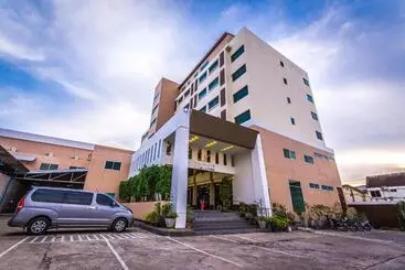 Hotel Sinkiat Buri