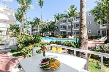 هتل Aventura Studios Pool And Beach Club