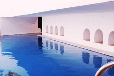 Отель Antirides