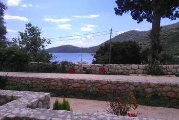 Mikros Gialos Apartments