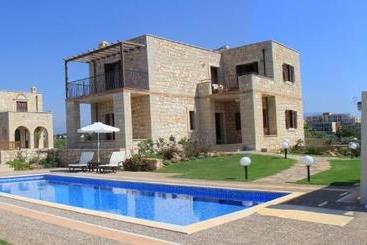 آپارتمانهای توریستها Villa Emerald