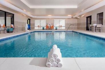 Отель Holiday Inn Express East Peoria   Riverfront, An Ihg