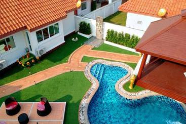 리조트 Baan Thai Lanna Pattaya