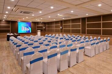 Hotell Sarovar Portico Sasangir