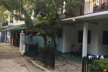 ホテル Damith Guest House