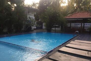 בית מלון כפרי Damith Guest House