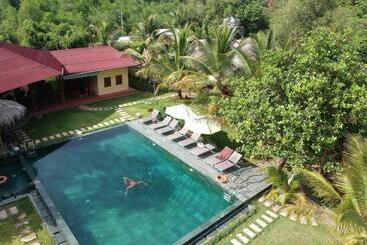 Hotel Ninila Fruit Farm Bungalow