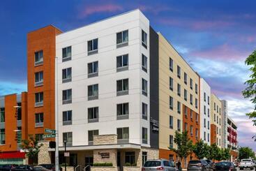 בית מלון כפרי Fairfield Inn & Suites By Marriott Cincinnati Uptown/university Area