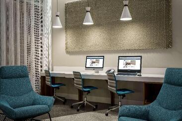 Отель Hampton Inn & Suites Santa Monica