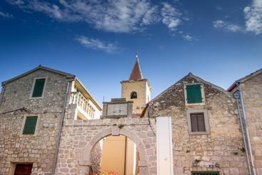 ホテル Kamp Miran Pirovac