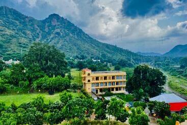 Szálloda Udai Valley Resort Top Rated Resort In Udaipur With Mountain View