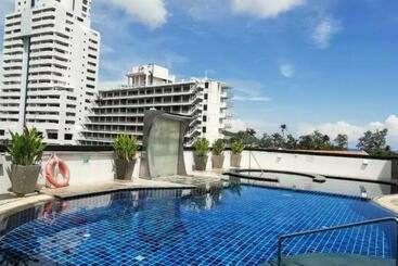 Hotel Bangla Suites Phuket