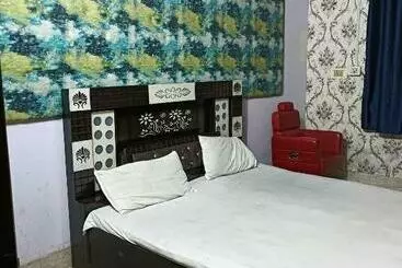 Oyo Flagship Hotel Waves