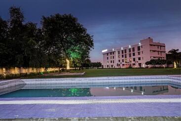 Collection O Riveria Resort