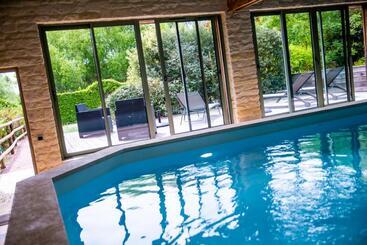 مبيت وإفطار La Ferme De L Oudon & Spa