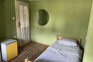 هاستل Bear Hug Lodge