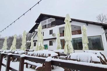 Pension (Hôtel basse catégorie) Hanu Fain