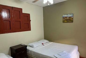 پانسیون Hostal La Leonesa