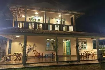 Hotel Stilt Midigama