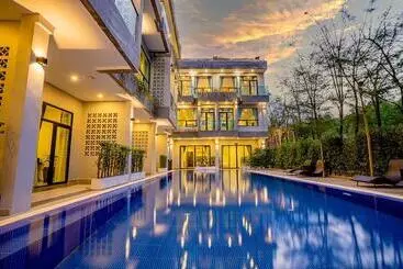 Rainforest Hotel By Nsun