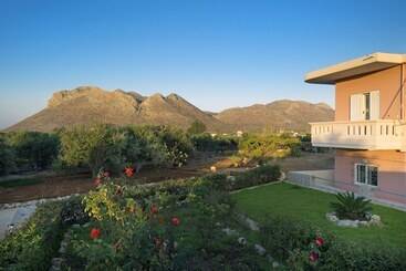 Skamagkas M. Apartments