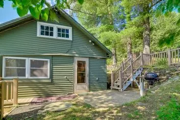 Cozy Cohocton Cottage W/ Private Beach & Deck!