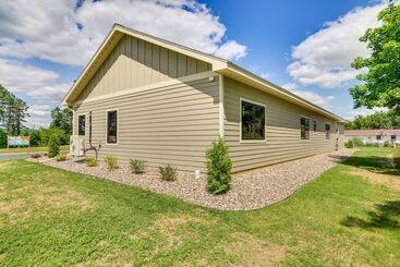 Cabane Spacious Preston Home W/ Fire Pit!