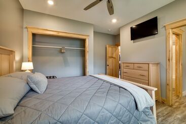 بيت ريفى Spacious Preston Home W/ Fire Pit!