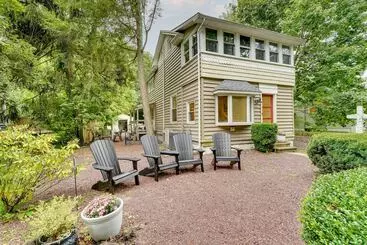 Mökkimajoitus Upper Black Eddy Home W/ Delaware River Access!
