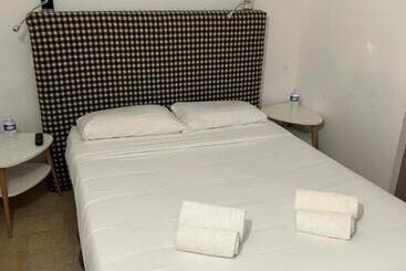 Aamiaismajoitus (B&B) Manade Des Baumelles