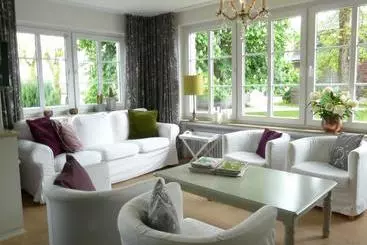 آپارتمان‌های توریست‌ها Landfein Big Country House