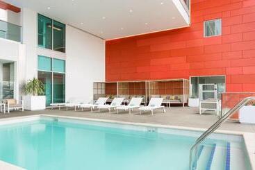 בית מלון כפרי Courtyard By Marriott Santa Monica