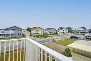 Mökkimajoitus Brigantine Getaway: Walk To The Beach!