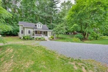 Charming Manheim Cottage W/ On Site Animal Viewing