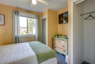 کلبه Cozy Home W/ Backyard ~ 3 Mi To Downtown Saginaw!