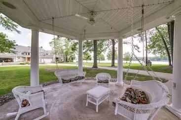 Mökkimajoitus Jackson Lakefront Getaway: Boat Dock, Porch, Patio