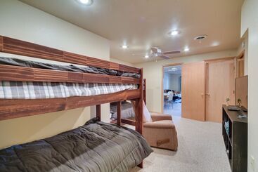 بيت ريفى Lakefront Birchwood House W/ Deck + Fire Pit!