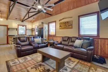 Mökkimajoitus Lakefront Bull Shoals Cabin Rental: Pets Welcome!