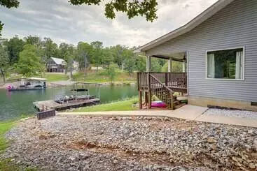 Mökkimajoitus Lakefront Horseshoe Bend Home W/ Boat Dock!