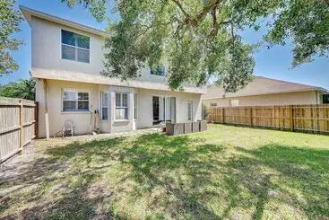 コテージ Pet Friendly Land O Lakes Home W/ Private Yard!