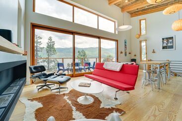 Сельский дом Bayfield Waterfront Cabin: Game Room & Lake Views!