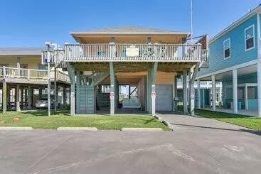 コテージ Ocean Views & Walk To Shore: Crystal Beach Home!
