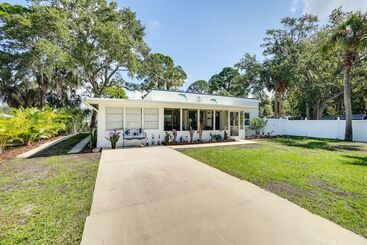 Dom wiejski Hot Tub, Grill & Fire Pit: Port Richey Retreat